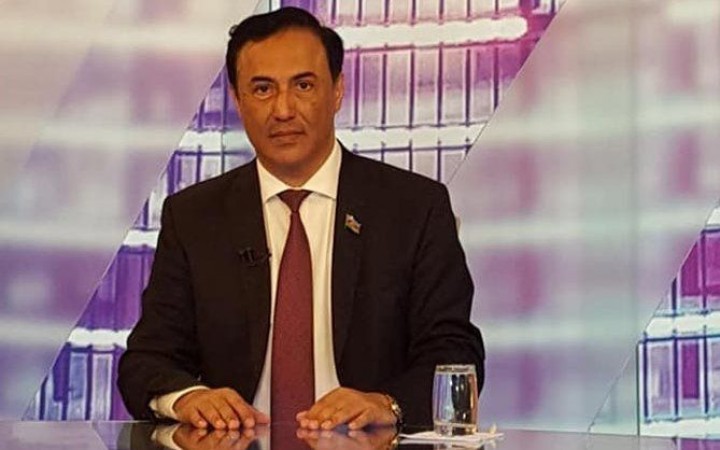 Elman Nəsirov maaş kartındakı pulu açıqladı -