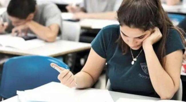 İxtisas seçimi edəcək abituriyentlərin