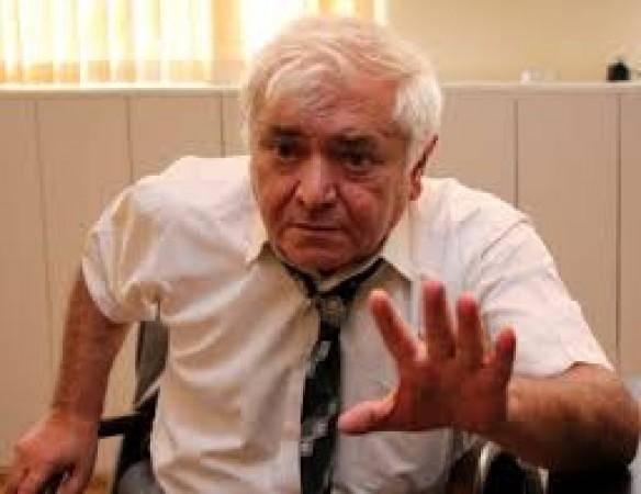 “Səhiyyə Nazirliyi sanki süddən çıxmış ağ qaşıqdır”