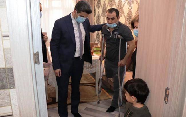 İcra başçısı qazini evində ziyarət etdi -