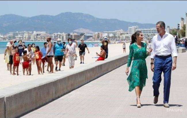 Bu ölkə vətəndaşlara pul paylayır -