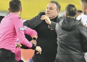 Ankaragücü Prezidenti Hakimə Yumruq Atdı