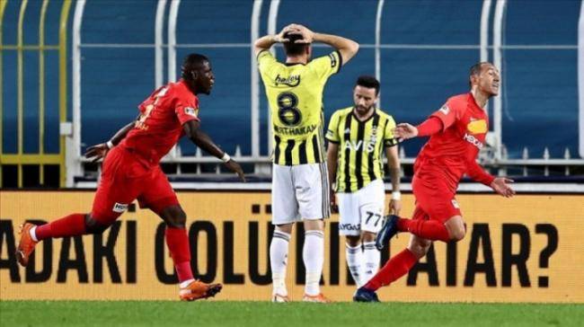 “Fənərbağça” öz meydanında darmadağın oldu