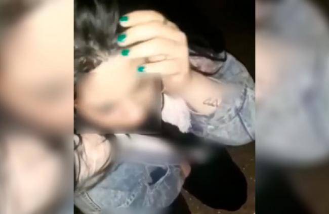 Bakı bulvarında oğlan nişanlısını diz çökdürərək cəzalandırdı –