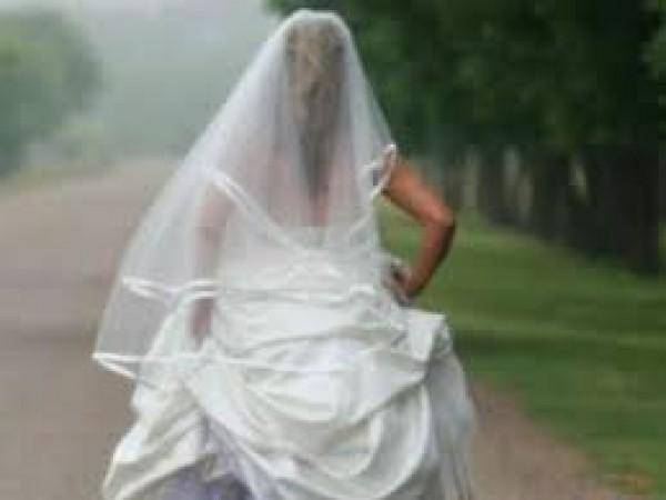 Azərbaycanda şok hadisə: Gəlin  16 yaşlı oğlanla qaçdı  -  VİDEO