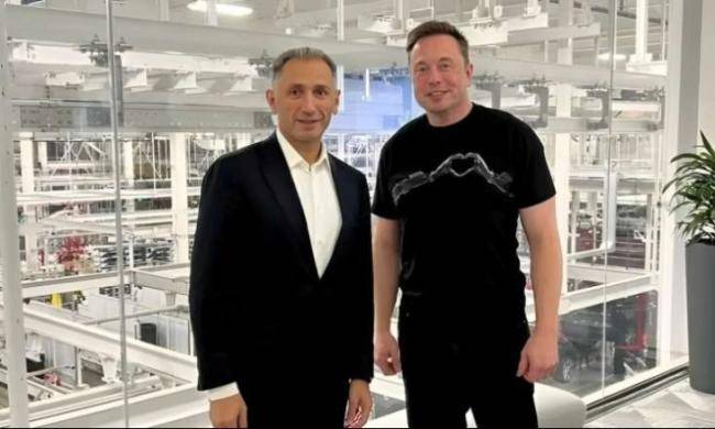 Rəşad Nəbiyev İlon Maskla görüşdü -