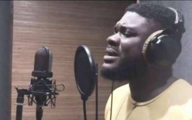 Nigeriyalı “Sarı gəlin”i Azərbaycan dilində oxudu -