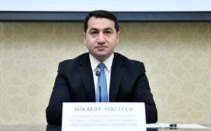 Hikmət Hacıyev xarici jurnalistlərin suallarını cavablandırıb -