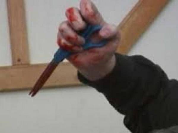 Azərbaycanda şagird müəllimi qayçı ilə öldürdü -