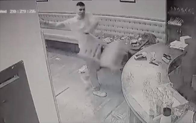 ABŞ-da türk restoranını dağıdan erməni tutuldu