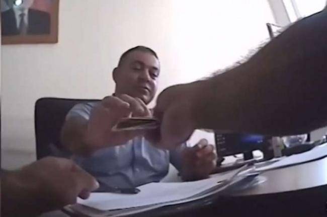 Nazirliyin şöbə rəisi rüşvət alarkən belə yaxalandı -