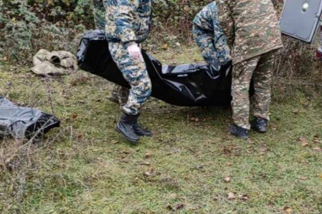 Gorus-Qafan yolunda maşın dərəyə yuvarlandı -
