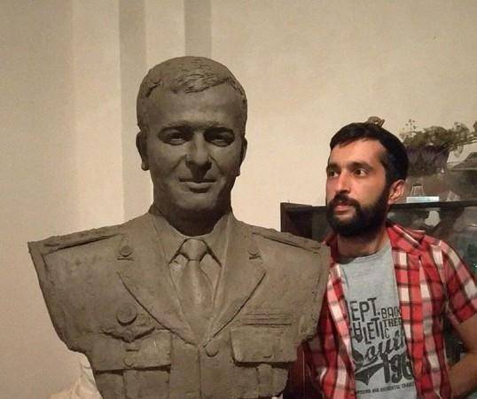 Tələbə generalın büstünü hazırladı -