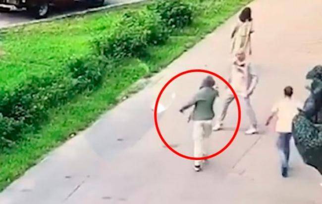 Küçənin ortasında silahlı qarşıdurma –