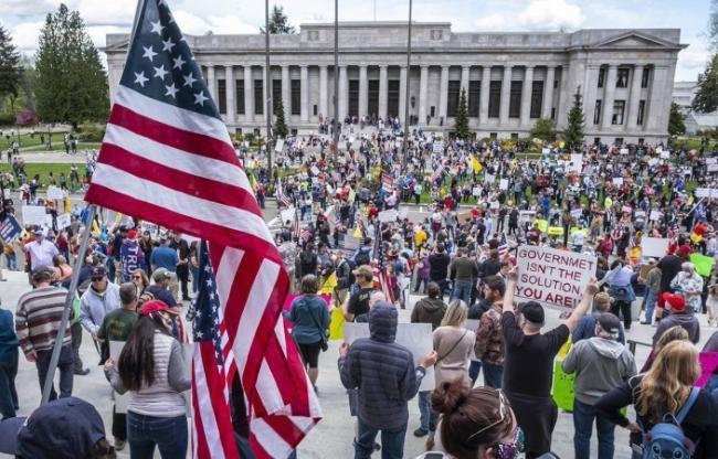 Washingtonda insanlar koronavirusa yoluxmaq &uuml;&ccedil;&uuml;n yığıncaqlar təşkil edirlər