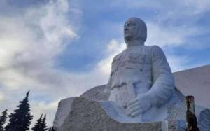 Ermənilər Xocavənddə Qaregin Njdeyə qoyduqları heykəli g&ouml;t&uuml;rməyə Xəbər şəkili
