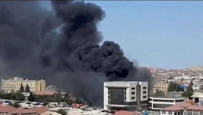 Xırdalanda bina yanır -