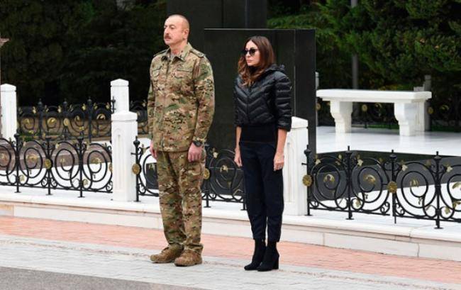 Prezidentlə xanımının Fəxri xiyabandakı ziyarətindən -