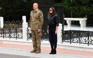 Prezidentlə xanımının Fəxri xiyabandakı ziyarətindən -