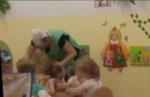 Rusiyada uşaq bağ&ccedil;asında qəddarlıq hər kəsi ayağa qaldırdı -