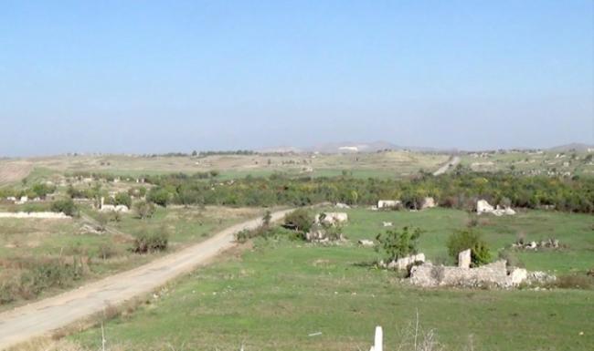 F&uuml;zulinin mərkəzində Azərbaycan bayrağı qaldırıldı - 