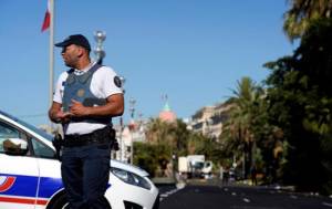 Notr Dam kilsəsi yaxınlığında silahlı hücum -