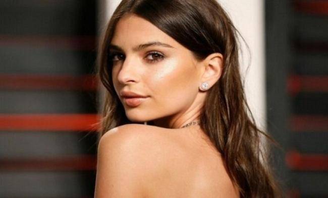 Məşhur model Transparan libasla KÜÇƏYƏ ÇIXDI —