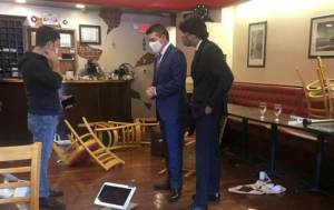 Baş konsulumuz ermənilərin dağıtdığı türk restoranında -