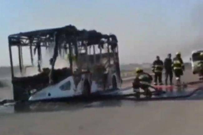 Bakıda avtobus yanıb külə döndü -