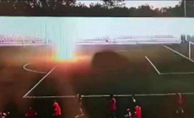 16 yaşlı oyunçunu ildırım vurdu -