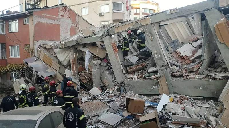 Türkiyədə 7 mərtəbəli bina çöküb: iki nəfərin meyiti dağıntılar altından çıxarılıb (FOTO) (YENİLƏNİB)