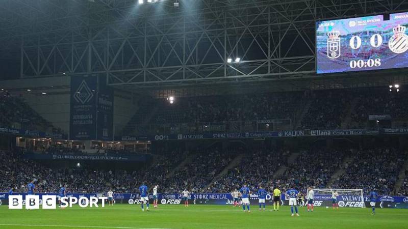 La Liqanın Mayamidə Oyun Keçirmək Qərarına Etiraz: Ovyedo və Espanyol Oyunçuları Meydanda Hərəkətsiz Qaldılar