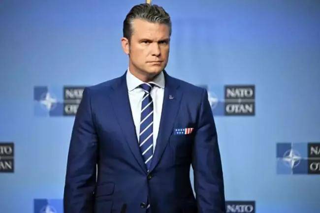 ABŞ Müdafiə Naziri Hegsethin təyyarəsi İngiltərədə təcili eniş edib