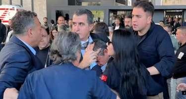 Özgür Özəl hücuma məruz qaldı -VİDEO