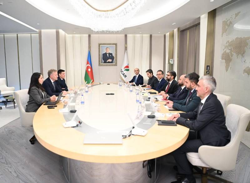 SOCAR və ABB enerji keçidini müzakirə edib