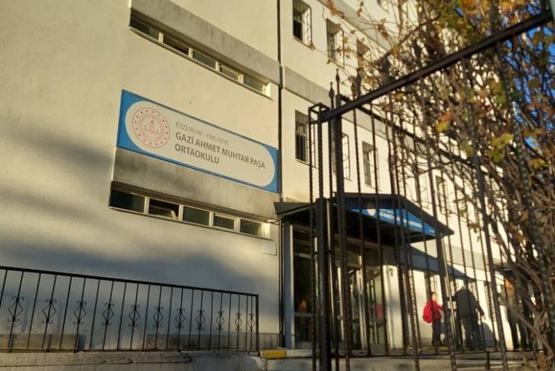 Türkiyədə məktəbdə yaşanan izdihamda 21 şagird yaralanıb