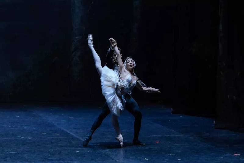 İstanbulda Mədəniyyət Hadisəsi: "Qu quşu gölü" Baletinin AKM-də Premyerası