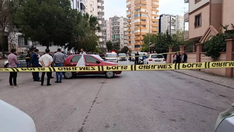Adanada Şübhəli Ölüm: Avtomobildə Tapılan 54 Yaşlı Kişinin Bədənində Döyülmə İzləri Aşkar Edildi