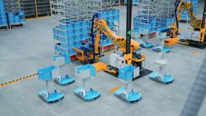 Amazon işçi qüvvəsini azaltmaq üçün süni intellektdən və robotlardan necə istifadə edir?
