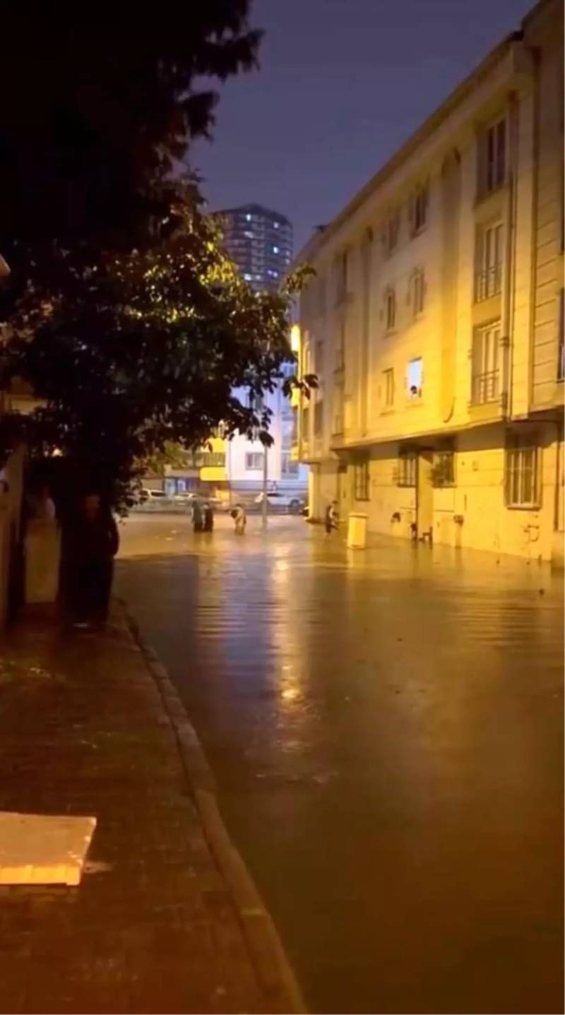 İstanbulda Güclü Leysan Fəsadları: Esenyurtda Küçələr Gölə Çevrildi