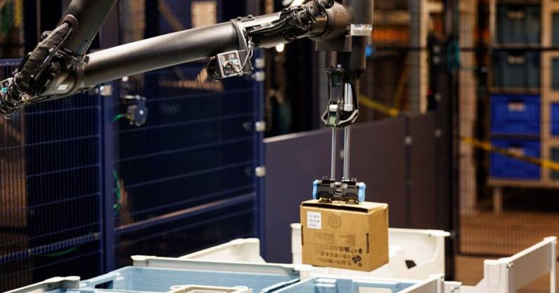 Amazonun Yeni Robotları: İşçilərin Əvəzlənməsi İddialarına Qarşı Rəsmi Açıqlama
