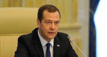 Xoruz kimi banlayır - Medvedev Makronu tənqid etdi
