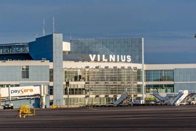 Vilnüs aeroportu fəaliyyətini dayandırıb