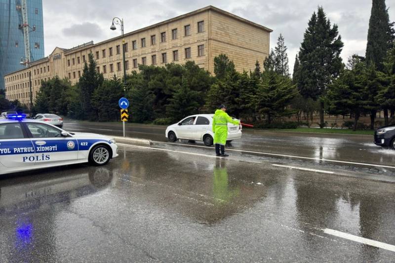 BDYPİ: Yağışlı hava şəraitində sürücülər və piyadalar daha diqqətli olmalıdır