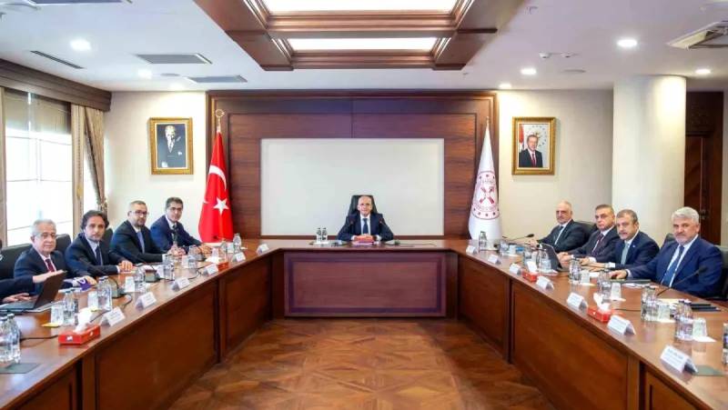 Mehmet Şimşəkin Sədrliyi ilə Maliyyə Sabitliyi Komitəsi Toplantısı: Kreditlər Müzakirə Edildi