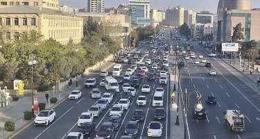 Bakının bu yollarında tıxac var -Siyahı