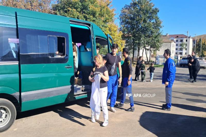 Növbəti köç karvanı Xocavəndin Qırmızı Bazar qəsəbəsinə çatıb - FOTO