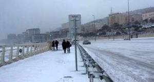 Bakıda gənc qız ölümdən döndü - VİDEO Xəbər şəkili