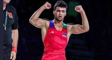 Həsrət gümüş medal qazandı