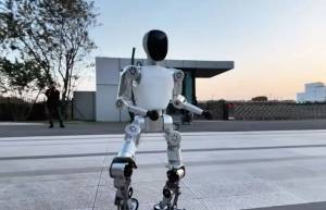 Dünyanın Ən Ucuz Humanoid Robotu: Çinin "Bumi"si Cəmi 1370 Dollara Satışa Çıxır